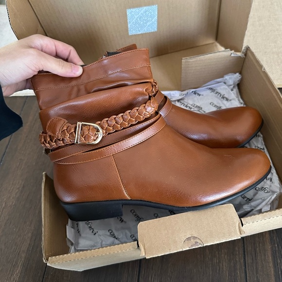 NWT Comfortview Womens 7W Mickey Bootie Short Ankle Boot Winter Shoes Cognac - Picture 5 of 10